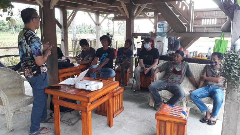 Mengenalkan Burung Kepada Pemandu Wisata